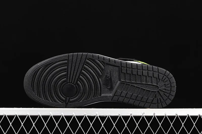 All categories Air Jordan Jordan series basketball shoes Air Jordan 1 Mid Air Jordan 1 Mid SE AJ1 Joe 1 white and black mid-top basketball shoes DC4099-100